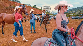 Impresionante Desfile a Caballo en COLOMBIA 🇨🇴 Hermosas Amazonas en Trujillo  Valle 😍 2024 [upl. by Lamaaj]