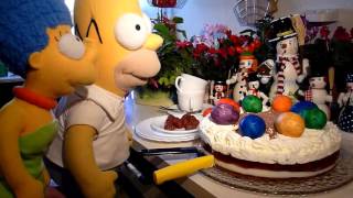 Homers Erdbeerostersahnetorte mit gehobelten Mandeln [upl. by Nicolas900]