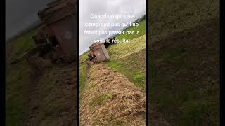 AGRICULTRICE  CATASTROPHE LA REMORQUE SE RETOURNE LENSILAGE EST FOUARER Aie  masseyferguson [upl. by Storz]