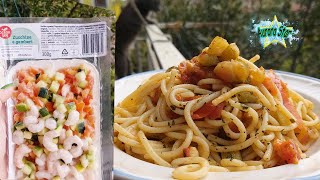 Ricetta spaghetti con zucchine e gamberi surgelati e un pomodoro [upl. by Ebsen]