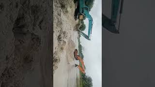 Estafet material pasir di sungai menggunakan Excavator beko Komatsu dan HitachiDaily operator [upl. by Nnylyma]