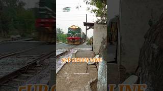 5UP Green Line Express GEU 40 9025 pakrailupdntrain pakistanrailway shorts [upl. by Cristie]