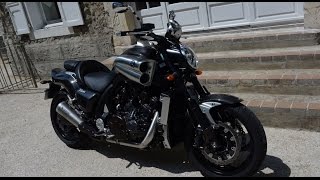 2015 Yamaha VMAX Carbon Edition  Essai AutoMoto [upl. by Emmalynne]