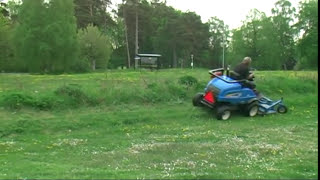 Toro och New Holland gräsklippare 2012mpg [upl. by Aical]