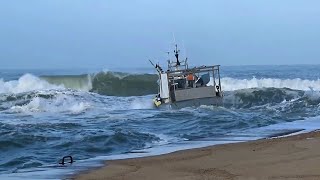 quotREDOUTABLE CETTE PASSE DE CAPBRETONquot AVEC DÉNORMES DÉFERLANTES QUI FRAPPENT LE PHARE DE CAPBRETON🌊 [upl. by Haerle475]