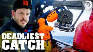 Rookie Loses Sean’s 2000 Pot  Deadliest Catch [upl. by Oskar]