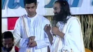 Gurudev Sri Sri Ravi Shankar Sings The Beautiful Bhajan Sundaranana [upl. by Mindi]