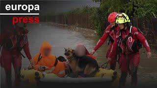 Rescate a una pareja y sus dos perros en una zona rural de Alzira Valencia [upl. by Assirahc]