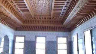 Plafond artisanal marocain en bois sculpté [upl. by Enirehtacyram493]