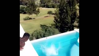 Milan Niang shock balconing in vacanza [upl. by Negaem564]