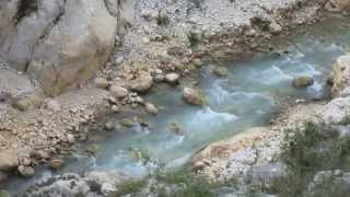 Une très belle Cascade traversant un canyon à FondsVerrettes [upl. by Viridi]