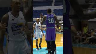 Calvin Abueva vs Quincy Miller pero laro lang walang pikunan 🤝 pbacommcup pbagametayodito [upl. by Aiksa729]