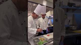 Este chef hizo algo inesperado en la cocina 😂 [upl. by Lachman]