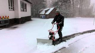 ELEKTRO AKKU Schneeräumer SCHNEEFUCHS SCHNEESCHIEBER mit irrer Schubkraft [upl. by Furlong]