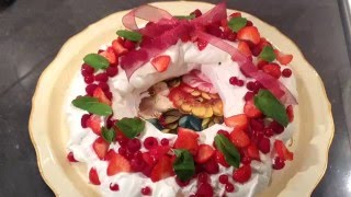 DIY Pavlova Kerstkrans Kerstdessert [upl. by Ahsem]