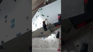 Einer meiner Boulder  easy and flowy small roof climb bouldering climbing [upl. by Felipa]