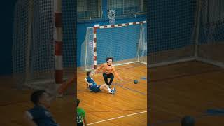 হ্যান্ডবল প্লেয়াররা বলে আঠা লাগাচ্ছেন  Handball player why using glue on handball [upl. by Hsivat]