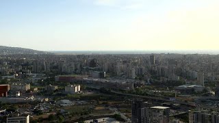 Liban laviation israélienne franchit le mur du son audessus de Beyrouth  AFP Images [upl. by Siurtemed]