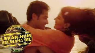 Lekar Hum Deewana Dil Trailer Review  A Good Dose Of Youthful Romance [upl. by Vachell903]