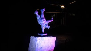 Neue Bronzeskulptur „König im Handstand“ eingeweiht in Eningen [upl. by Ahsinert]