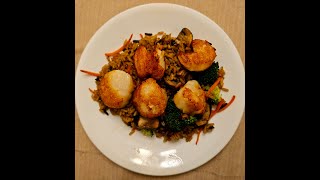 Easy Pan Seared Scallops with Whole Grain Rice Broccoli Mushrooms and Carrots [upl. by Ratha789]