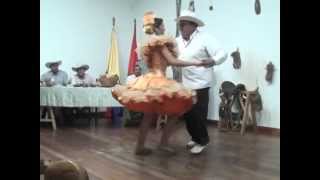 baile de la reina internacional del joropo 2012 con el señor gobernador y el asesor de cultura [upl. by Clarkson74]