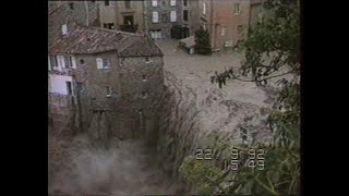 Linondation de Vaison la Romaine le 22 septembre 1992  documentaire quotDéluge sur Vaisonquot [upl. by Anrahc]