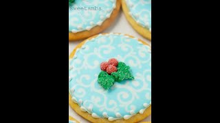 How I decorated a Christmas cookie with royal icing filigree and holly [upl. by Katz]