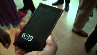 Nokia Lumia 925  Hands on with Nokia Glance Screen [upl. by Magbie]