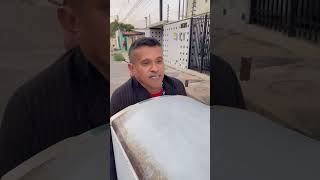 Advogado do prefeito carregando geladeira de eleitor por não ter votado no prefeito oficina [upl. by Clausen]