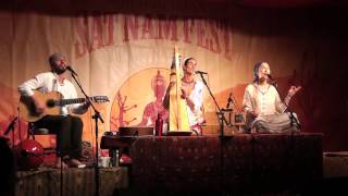 Mirabai Ceiba Chanting quotI Am ThineHummee Humquot LIVE at Sat Nam Fest West 2013 [upl. by Derron148]