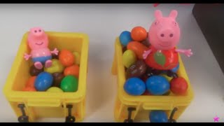 Peppa Pig en la piscina de bolas de colores Juguetes de Peppa Pig [upl. by Lajib]