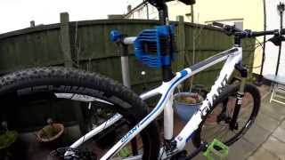 Giant 2014 XTC Advanced 275 4 Carbon Hardtail Mountain Bike out the box [upl. by Osmund205]