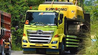 Sumitomo SH210 Excavator Transport By Hino 500 Self Loader Trucks [upl. by Graeme]