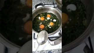 🍳🥬Yumurtalı ıspanak turkishfood yemektarifleri evyemekleri spinach [upl. by Beatrisa]