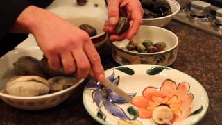 Preparing clams and mussels for zuppa di pesce [upl. by Yoral751]