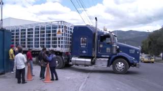 Autoridades controlan la venta normal de gas domestico en Quito [upl. by Thanh]