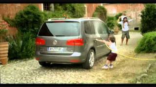 Volkswagen new Touran 2011 CF 英雄篇 [upl. by Ihn]