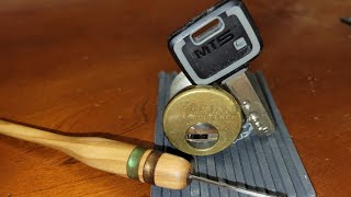 MULTLOCK MT5 pick and gut lockpicking locksport [upl. by Ennaillek]