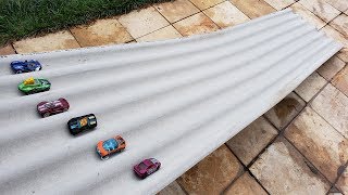 CARRINHOS HOT WHEELS NA RAMPA DE TELHA [upl. by Aire]