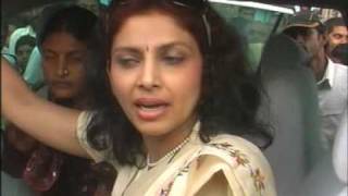 ACTRESS VARSHA USGAONKAR IN AN ELECTION CAMPAIGN AT NAGPUR DISTGONDIA ARJUNIMORGAON [upl. by Eneloj]