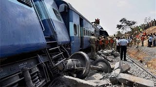 DelhiFaizabad Express derail near Hapur 70 injured  वनइंडिया हिन्दी [upl. by Iives]