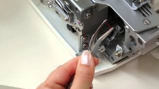 BERNINA overlockerserger L 220 sewing the perfect chain stitch [upl. by Welcome]