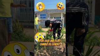 POR OLER UNA FLOR CAMBIO DE GÉNERO youtubeshorts viral comedy shortvideo reels humor [upl. by Farrica]