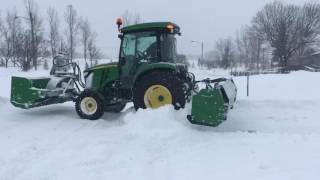 4066R déneigement frontal en action [upl. by Tarabar]