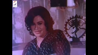 Helen Bold Scene With Jeetendra  Jeetendra Parveen Babi [upl. by Lucey]