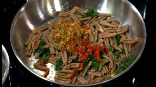 Strozzapreti integrali di farro e fave bio con pesto [upl. by Kilian]