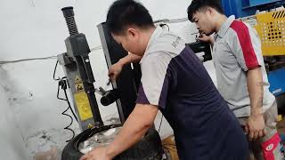 changing tyre with tyre machine [upl. by Adyahs]