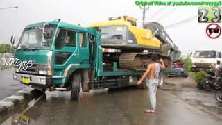 Mitsubishi Fuso Transporting Excavator Volvo EC210B [upl. by Gene]