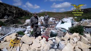 Caltagirone Corpo Forestale agenti sequestrano discarica a Piano Mascione [upl. by Quiteri]